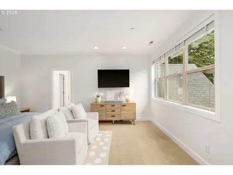 6437 SW Raleighwood Court Portland OR 97221