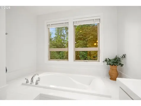 6437 SW Raleighwood Court Portland OR 97221