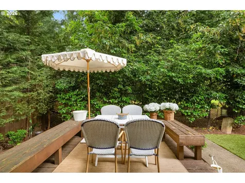 6437 SW Raleighwood Court Portland OR 97221