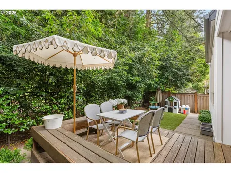 6437 SW Raleighwood Court Portland OR 97221