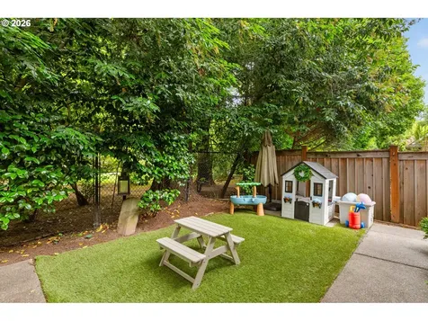 6437 SW Raleighwood Court Portland OR 97221