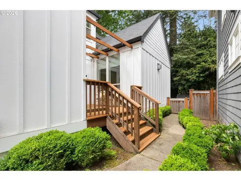 6437 SW Raleighwood Court Portland OR 97221