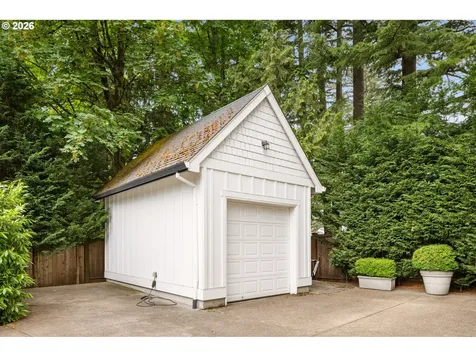 6437 SW Raleighwood Court Portland OR 97221