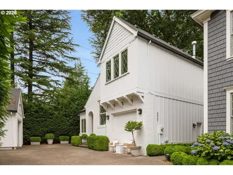 6437 SW Raleighwood Court Portland OR 97221