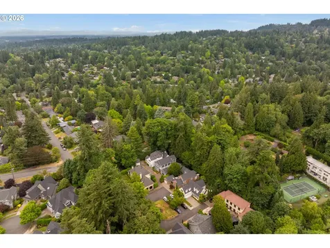 6437 SW Raleighwood Court Portland OR 97221