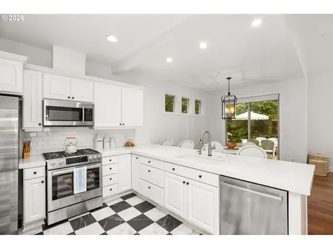6437 SW Raleighwood Court Portland OR 97221