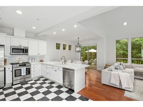 6437 SW Raleighwood Court Portland OR 97221