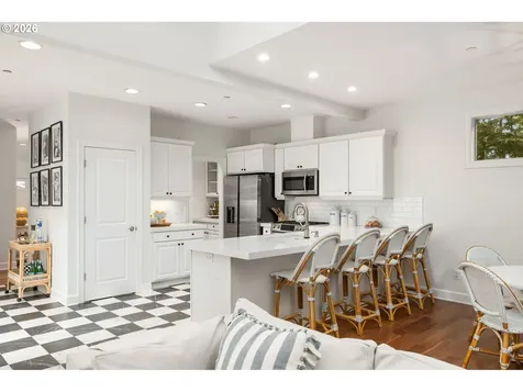 6437 SW Raleighwood Court Portland OR 97221