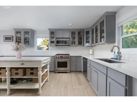 3763 Rocky Creek Avenue Depoe Bay OR 97341