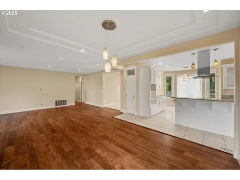 2436 SW Oakwood Court Dallas OR 97338