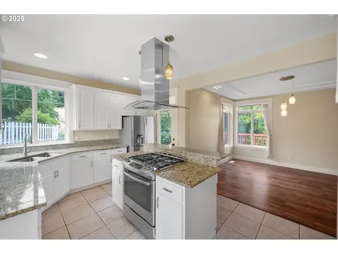 2436 SW Oakwood Court Dallas OR 97338