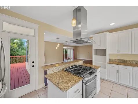 2436 SW Oakwood Court Dallas OR 97338