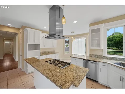 2436 SW Oakwood Court Dallas OR 97338