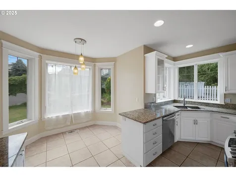 2436 SW Oakwood Court Dallas OR 97338