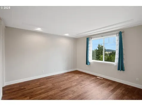 2436 SW Oakwood Court Dallas OR 97338