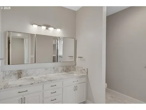 2436 SW Oakwood Court Dallas OR 97338