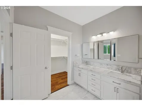 2436 SW Oakwood Court Dallas OR 97338