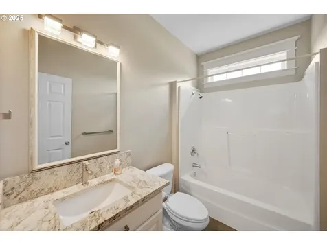 2436 SW Oakwood Court Dallas OR 97338