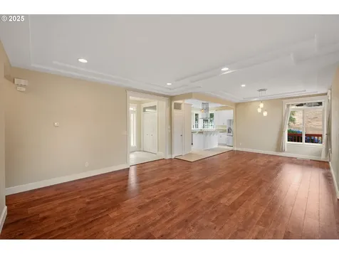 2436 SW Oakwood Court Dallas OR 97338
