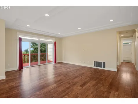 2436 SW Oakwood Court Dallas OR 97338