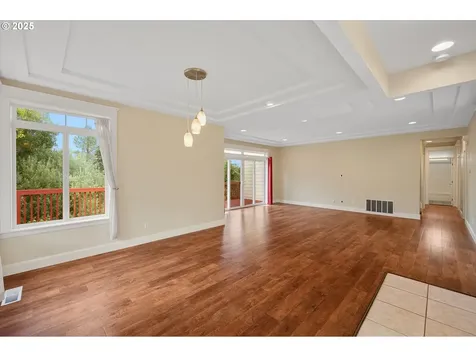 2436 SW Oakwood Court Dallas OR 97338