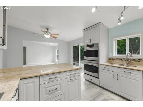 1655 S Elm Street Canby OR 97013