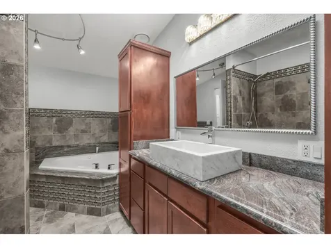 1655 S Elm Street Canby OR 97013