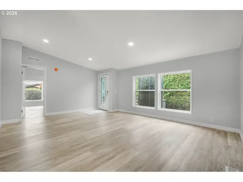 1655 S Elm Street Canby OR 97013