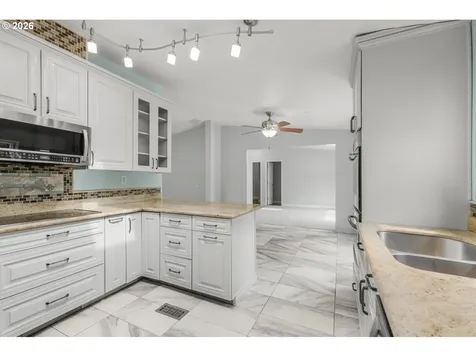 1655 S Elm Street Canby OR 97013