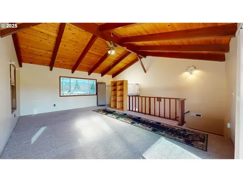 1671 T Street Springfield OR 97477