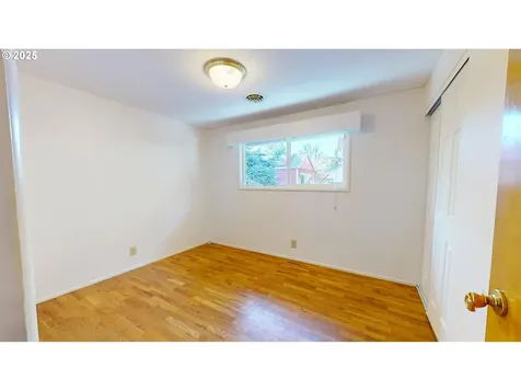 1671 T Street Springfield OR 97477