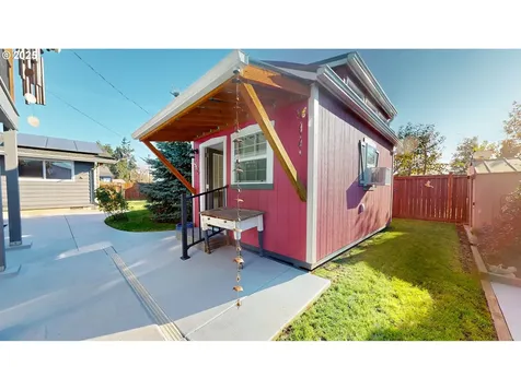 1671 T Street Springfield OR 97477