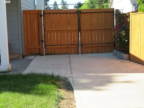 439 NW Garibaldi Street Hillsboro OR 97124