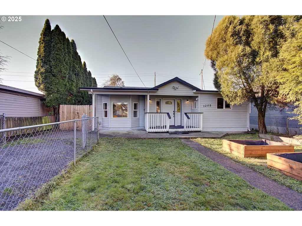 1205 S 6th Avenue Kelso WA 98626