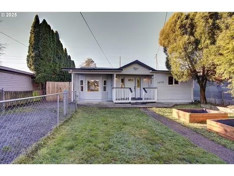 1205 S 6th Avenue Kelso WA 98626