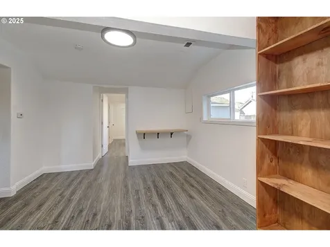 1205 S 6th Avenue Kelso WA 98626