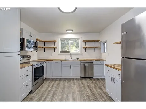 1205 S 6th Avenue Kelso WA 98626
