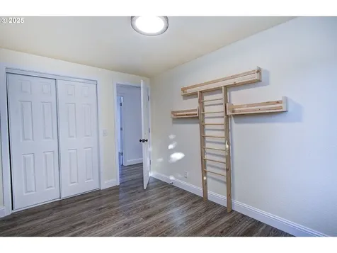 1205 S 6th Avenue Kelso WA 98626