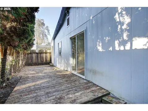 1205 S 6th Avenue Kelso WA 98626