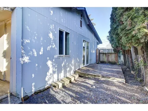 1205 S 6th Avenue Kelso WA 98626