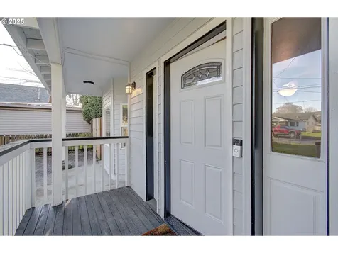 1205 S 6th Avenue Kelso WA 98626