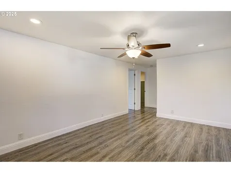 1205 S 6th Avenue Kelso WA 98626
