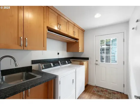 905 Hughes Street Eugene OR 97402