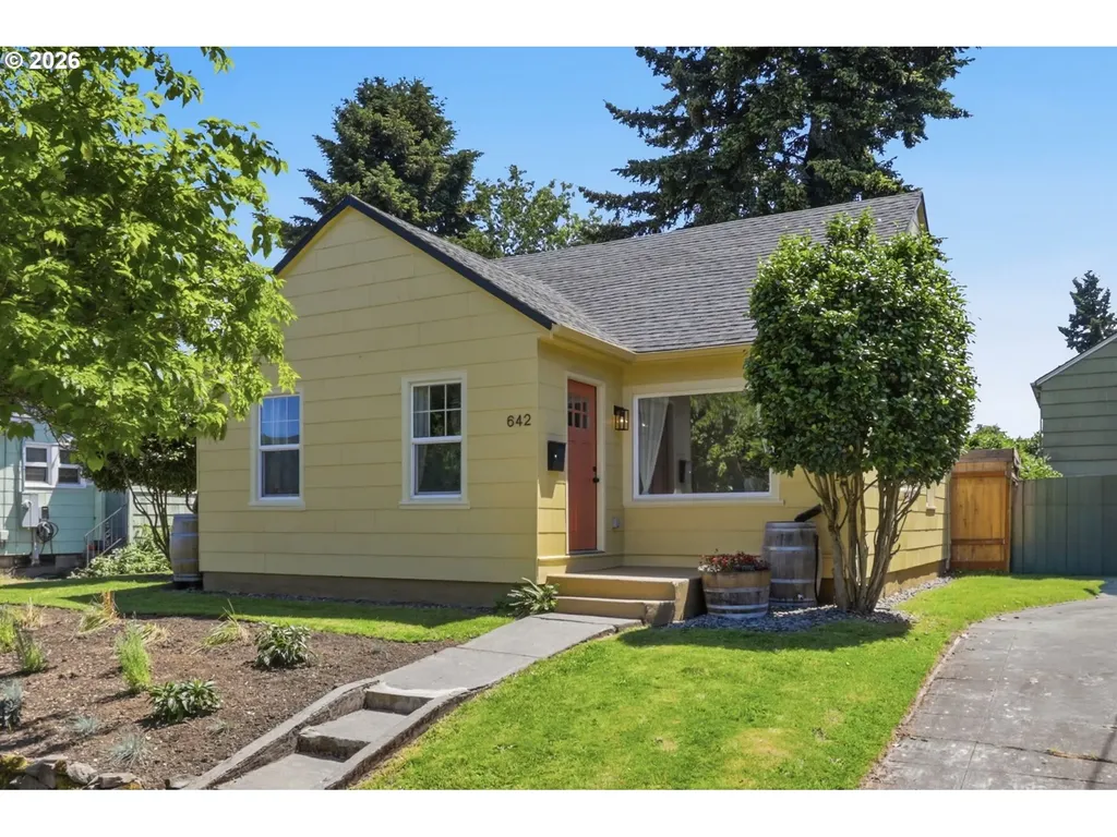 642 NE Holland Street Portland OR 97211