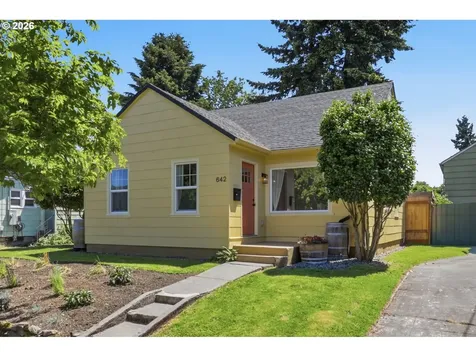642 NE Holland Street Portland OR 97211