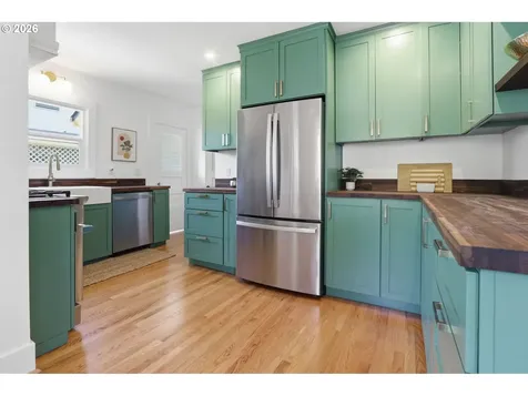 642 NE Holland Street Portland OR 97211