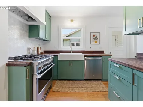 642 NE Holland Street Portland OR 97211