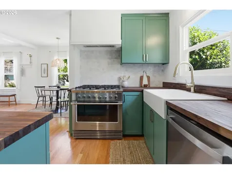 642 NE Holland Street Portland OR 97211