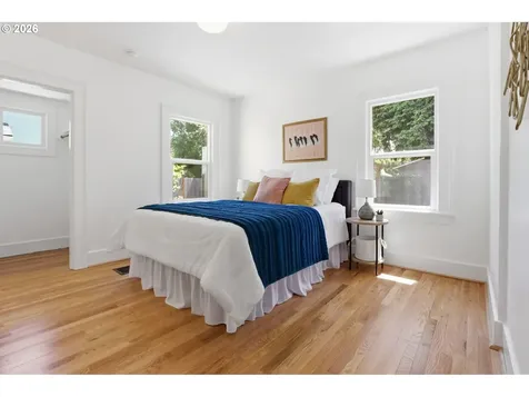 642 NE Holland Street Portland OR 97211