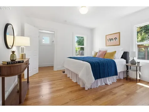 642 NE Holland Street Portland OR 97211